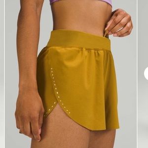 Lululemon Find Your Pace Shorts Gold Spice Sz 8